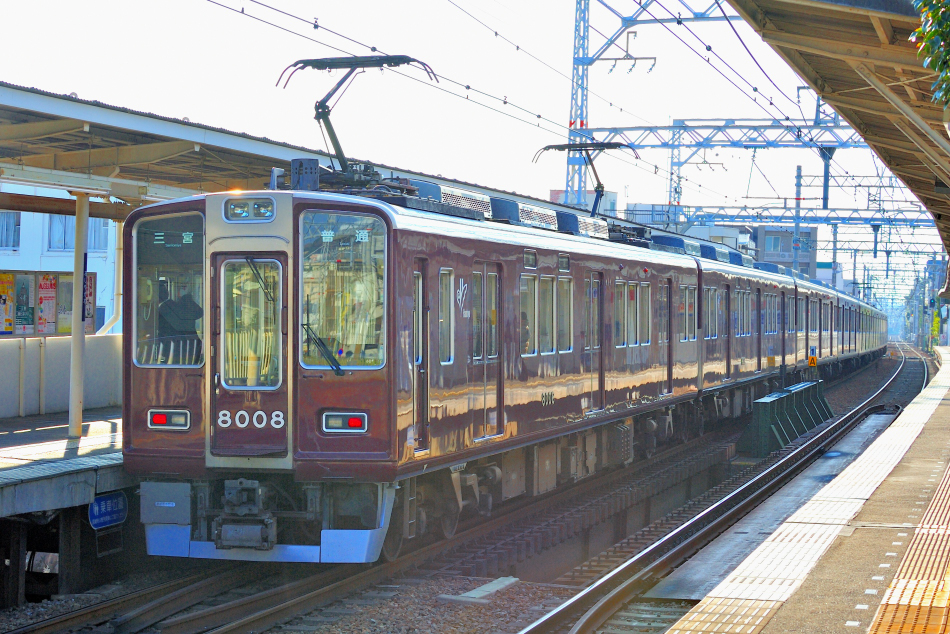 阪急電鉄神戸線8000系の8008F(シングルアームパンタグラフ搭載) 阪急