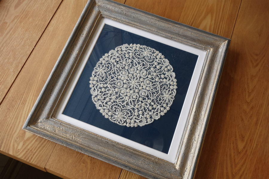 ベルギーのレースを飾る額縁 | majakka 家具と額縁の工房マヤッカ