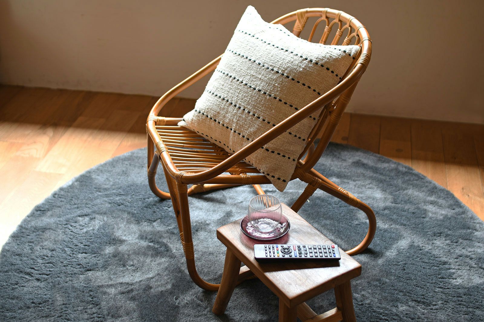 リビングにあわせて使える一人掛けソファラタンチェア ꧁オールド