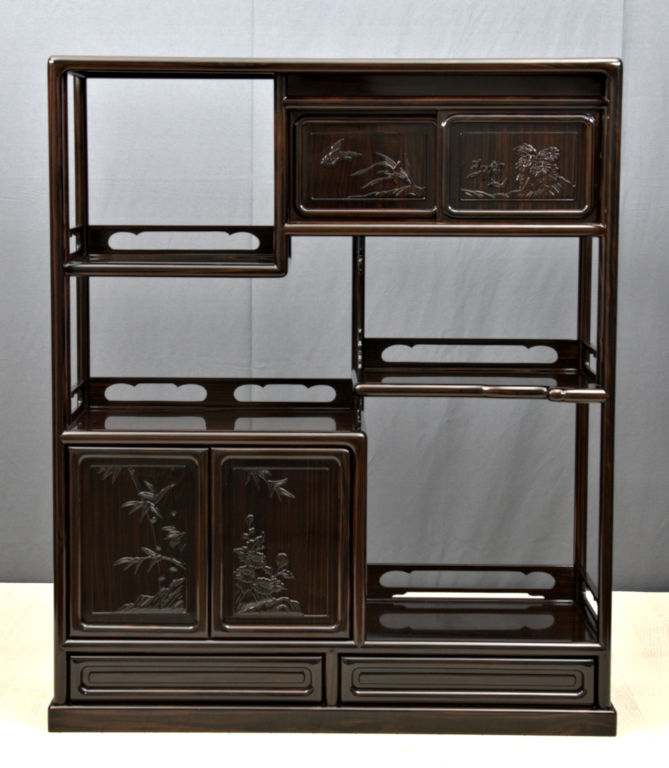 飾り棚: 黒檀 隅丸4枚戸彫り 3.5尺棚 no.8616 / 唐木家具OSAKA