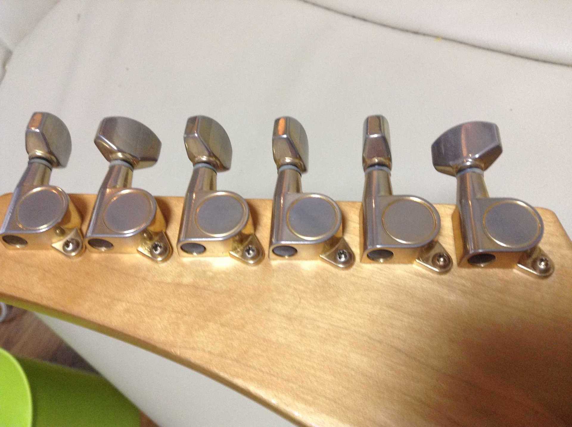 金ロゴ FERNANDES トレモロアーム付 新品弦張替済 金ロゴ FERNANDES