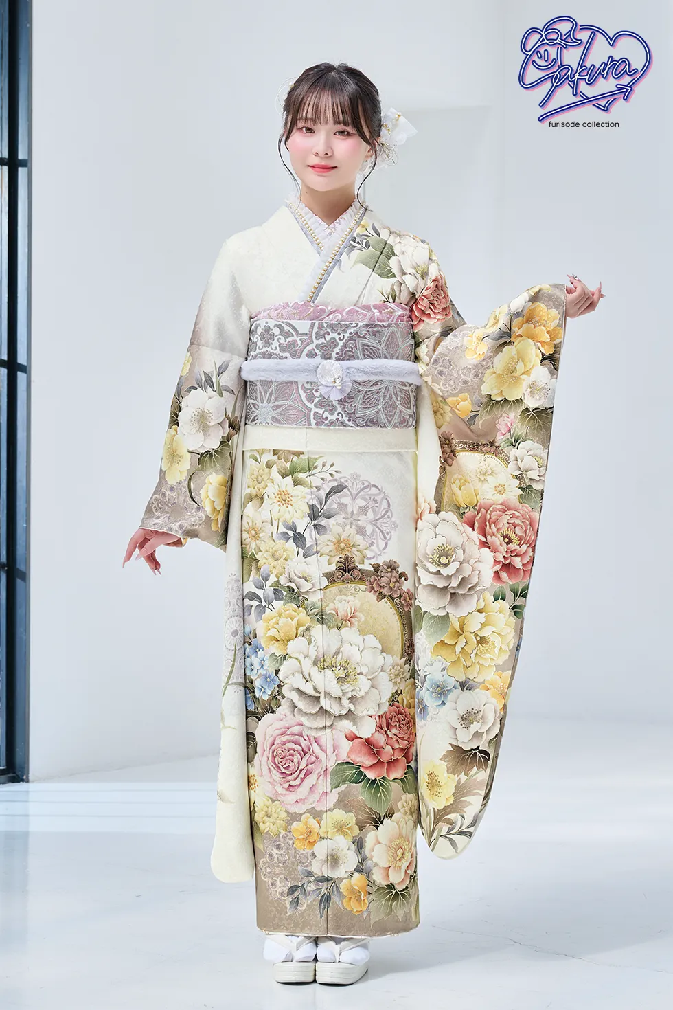 白地薄藍牡丹小桜に流水［FR5043］ - 成人式振袖レンタル・販売のふり