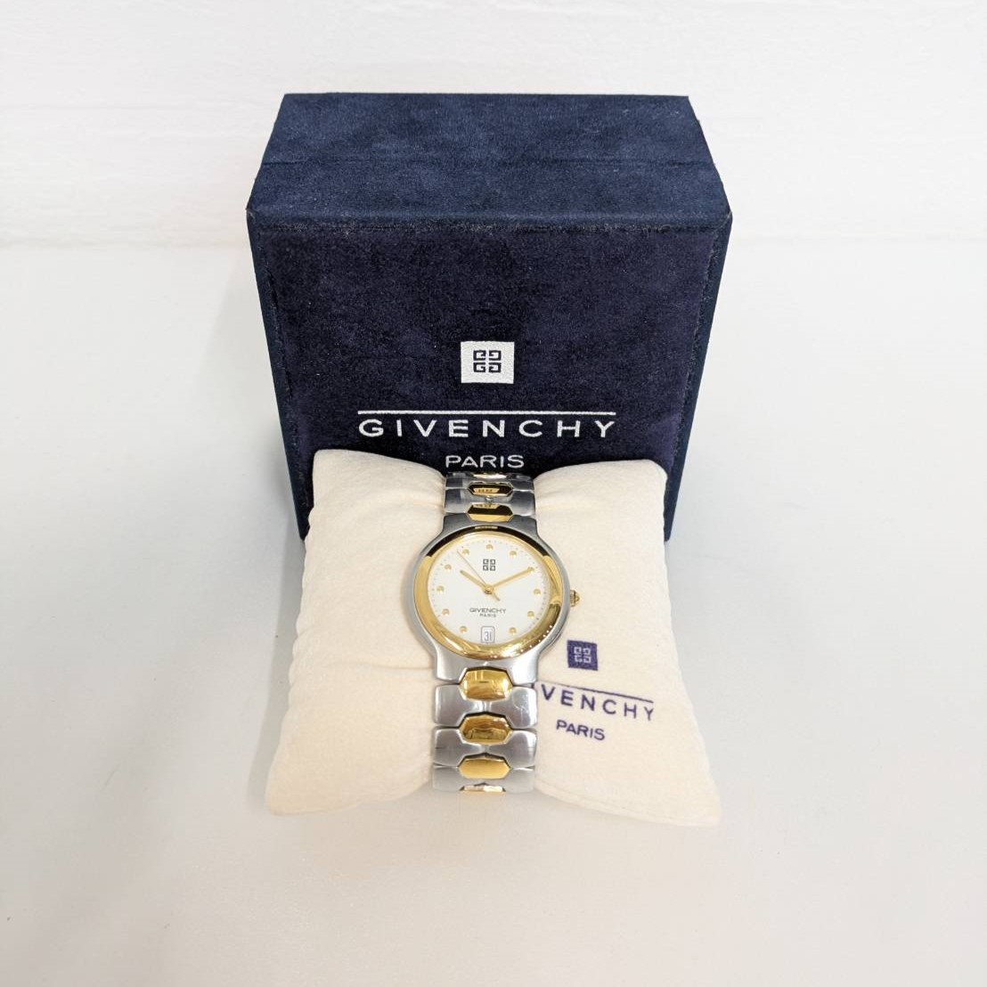 GIVENCHYジバンシー クォーツ腕時計