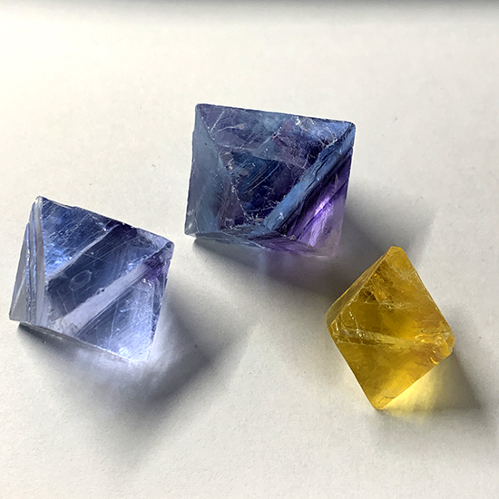 イリノイ州産八面体蛍石10月販売分 – きらら舎