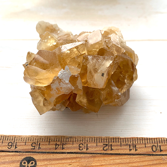 神秘的な蛍光色の方解石 – きらら舎