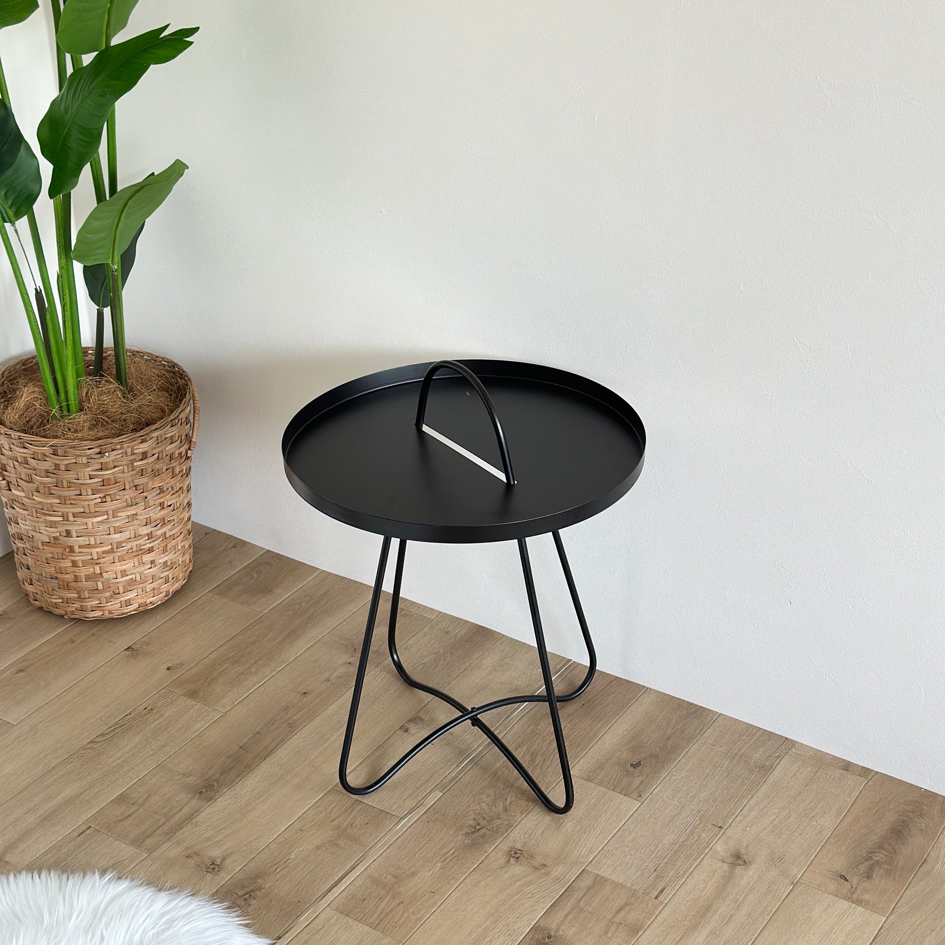 KARE 幾何学的デザイン ブラックサイドテーブル KARE 幾何学的デザイン