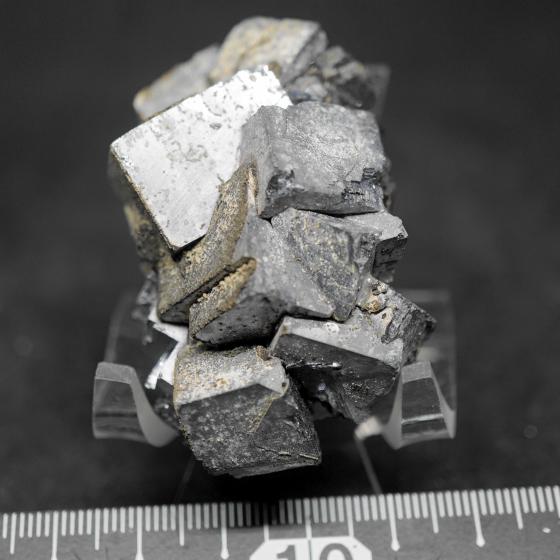 239g 共生結晶付き方鉛鉱 金属的鉛光沢 美品 239g 共生結晶