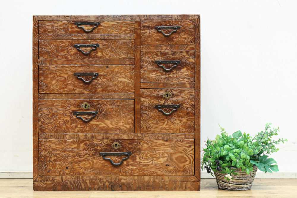 杉の古木に現れる稀少鶉杢が圧倒的に使用された唯一無二の特注小箪笥