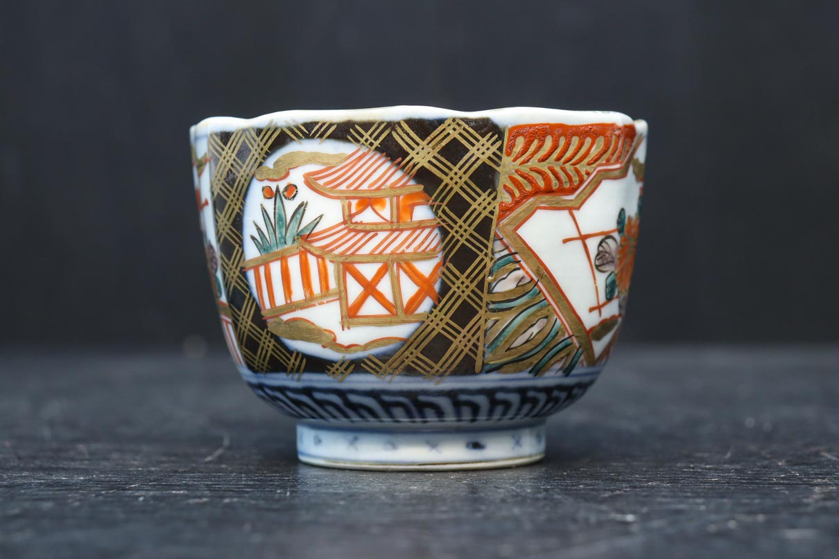 菊の花や家屋の絵柄が映える古伊万里の向付 DC7937 在庫5個 – 古福庵