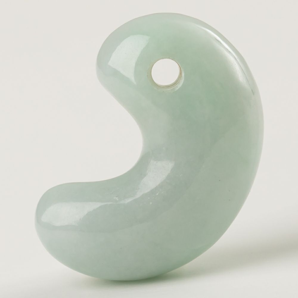 ✳お値段ご遠慮なく‼️高価糸魚川翡翠氷アイスジェイド勾玉 極上物 機械