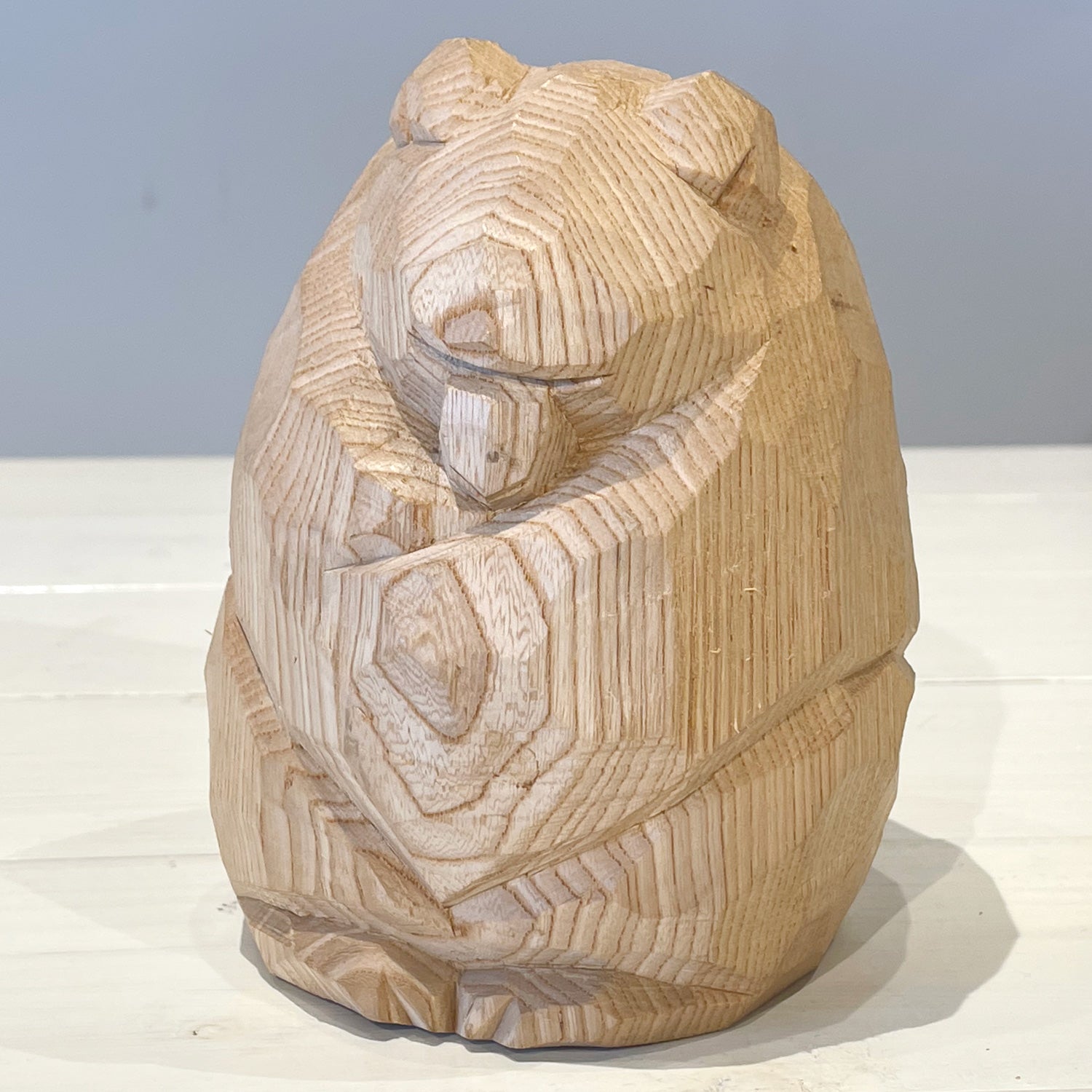 柴崎重行(志) 「眠り熊」1985年作 北海道八雲 ハツリ彫せんの木 木彫熊