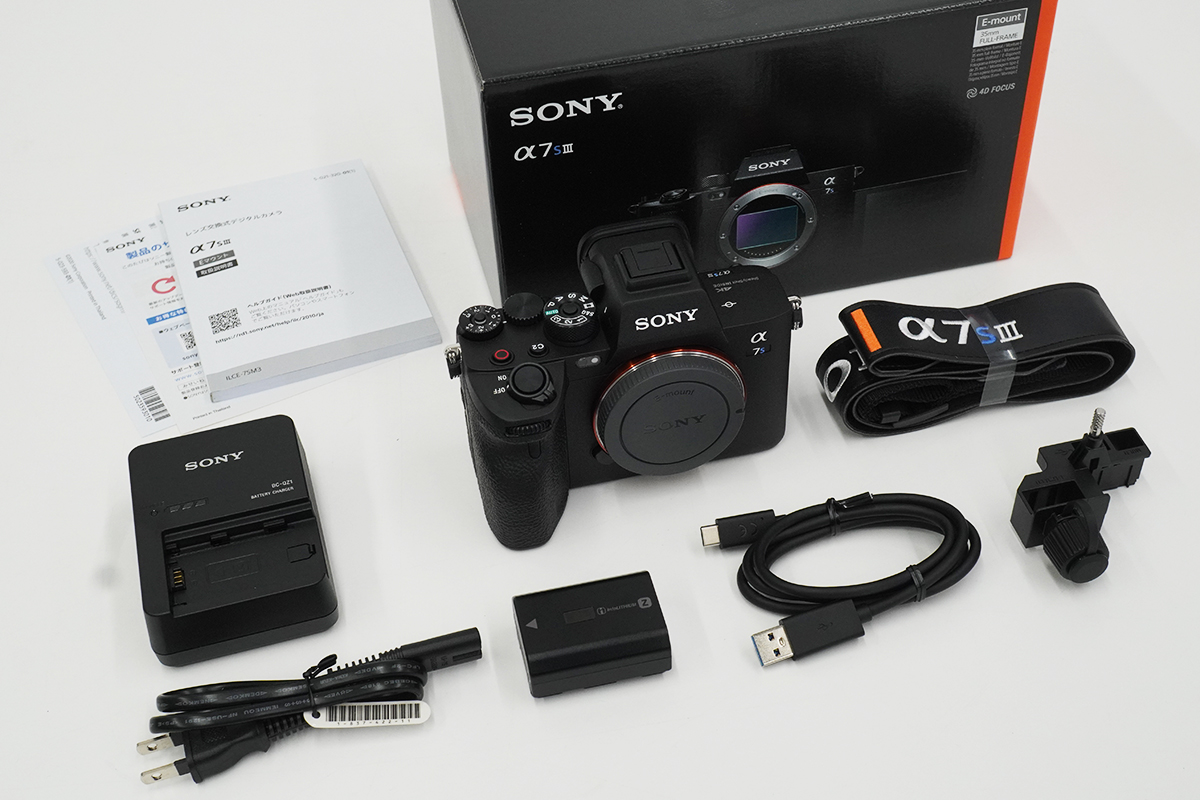 α7 IV「ILCE-7M4」を開封して付属品をチェック。本体充電はUSB PDに