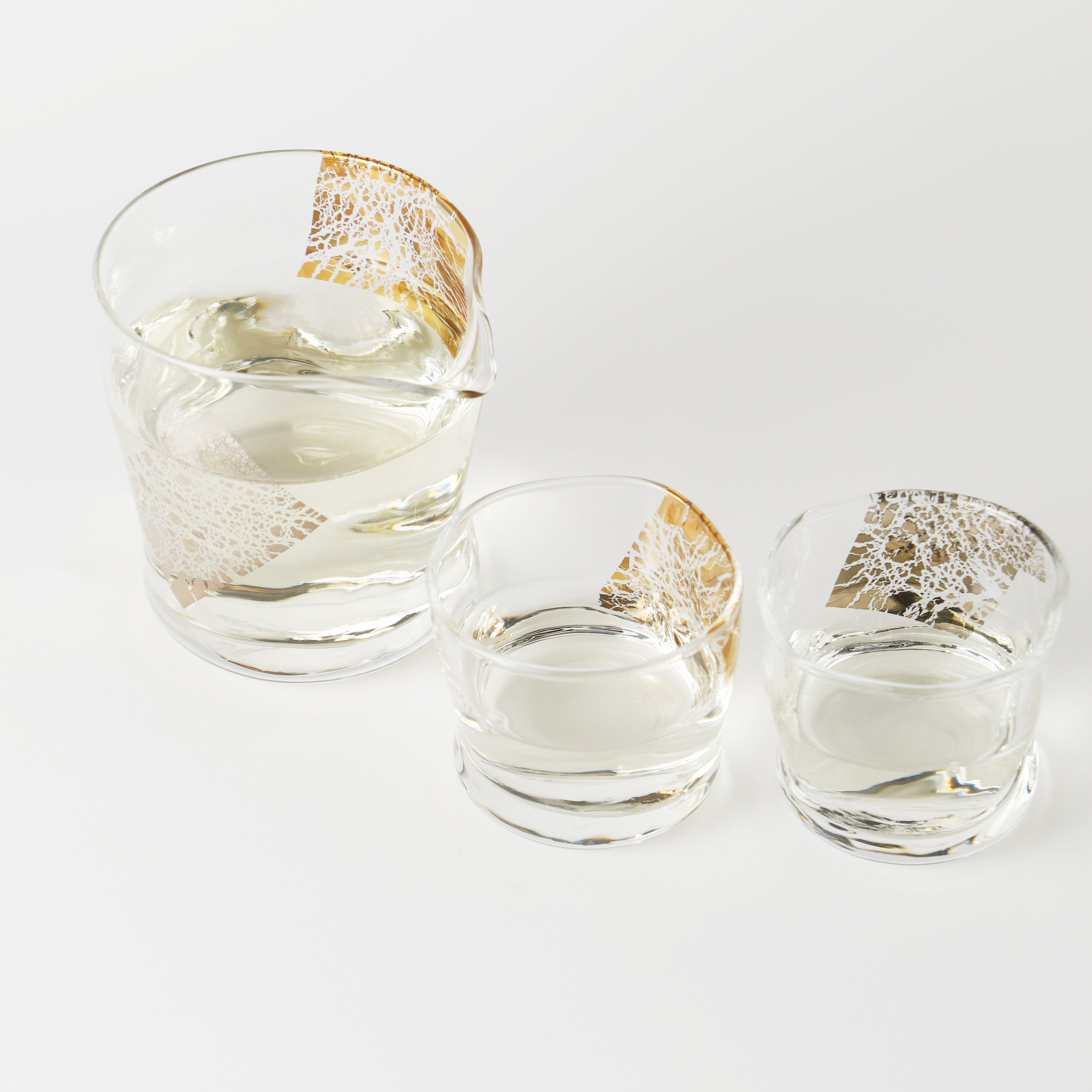 金箔のひび割れをデザインした和モダンな酒器セット / 盃と片口 | の酒
