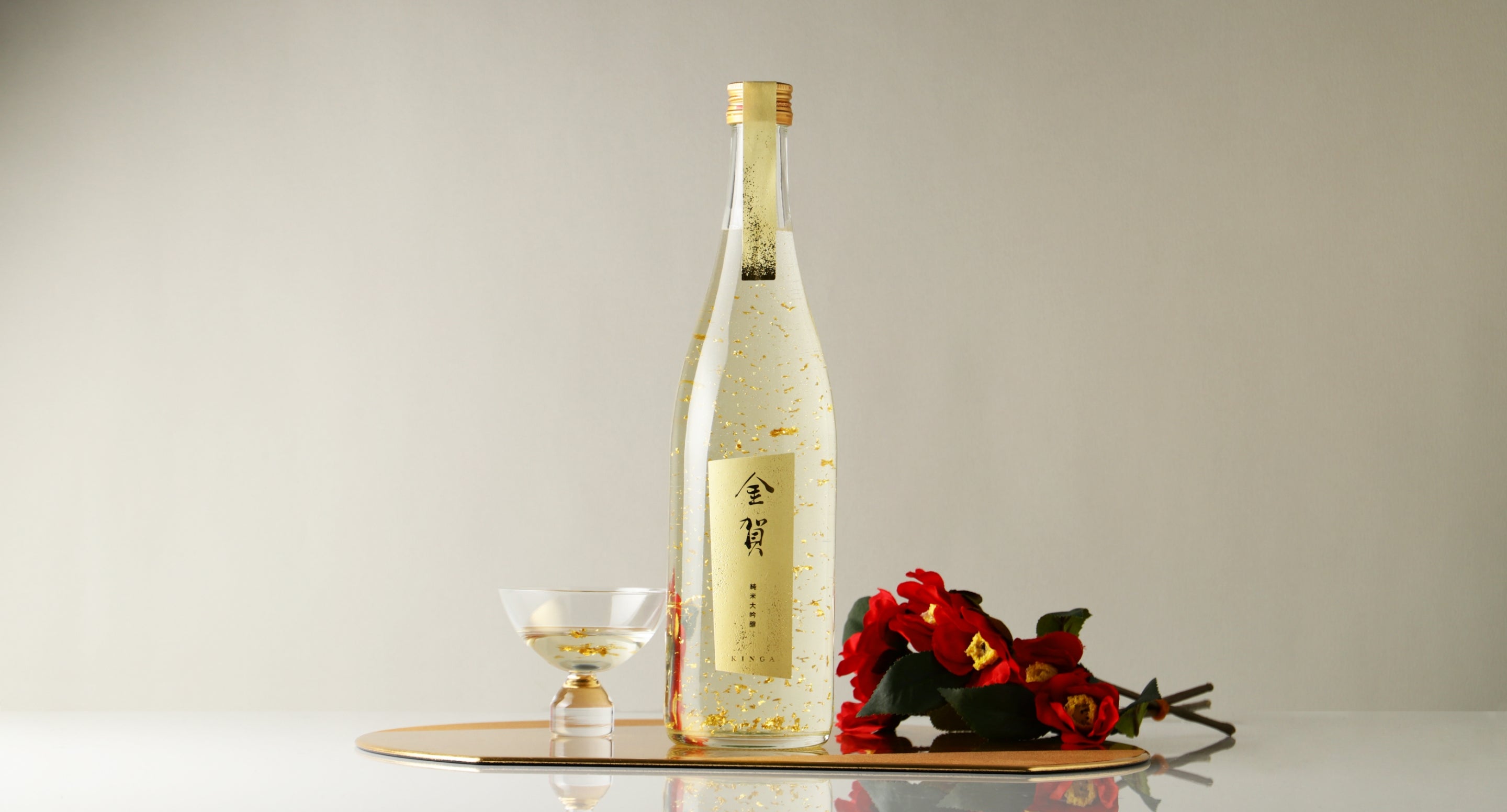 金賀 金箔入り日本酒 720ml ギフトボックス入り 金賀 日本酒 金箔入り