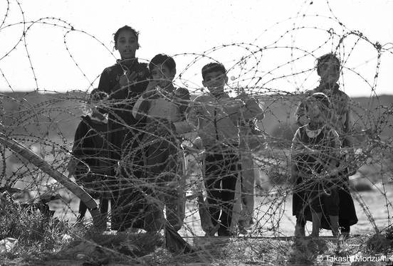2003年イラク戦争 戦時中 子供 写真 イラク戦争の戦闘に巻き込まれて