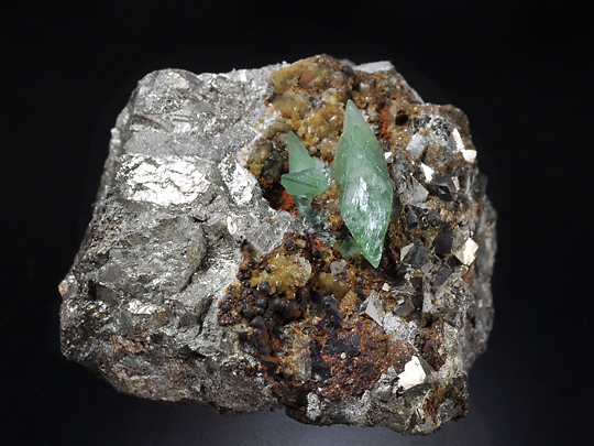 ラドラム鉄鉱 Ludlamite 鉱物たちの庭