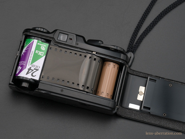 チノンベラミ 蛇腹式 フィルムカメラ ストロボ付・ケース有 とにかく