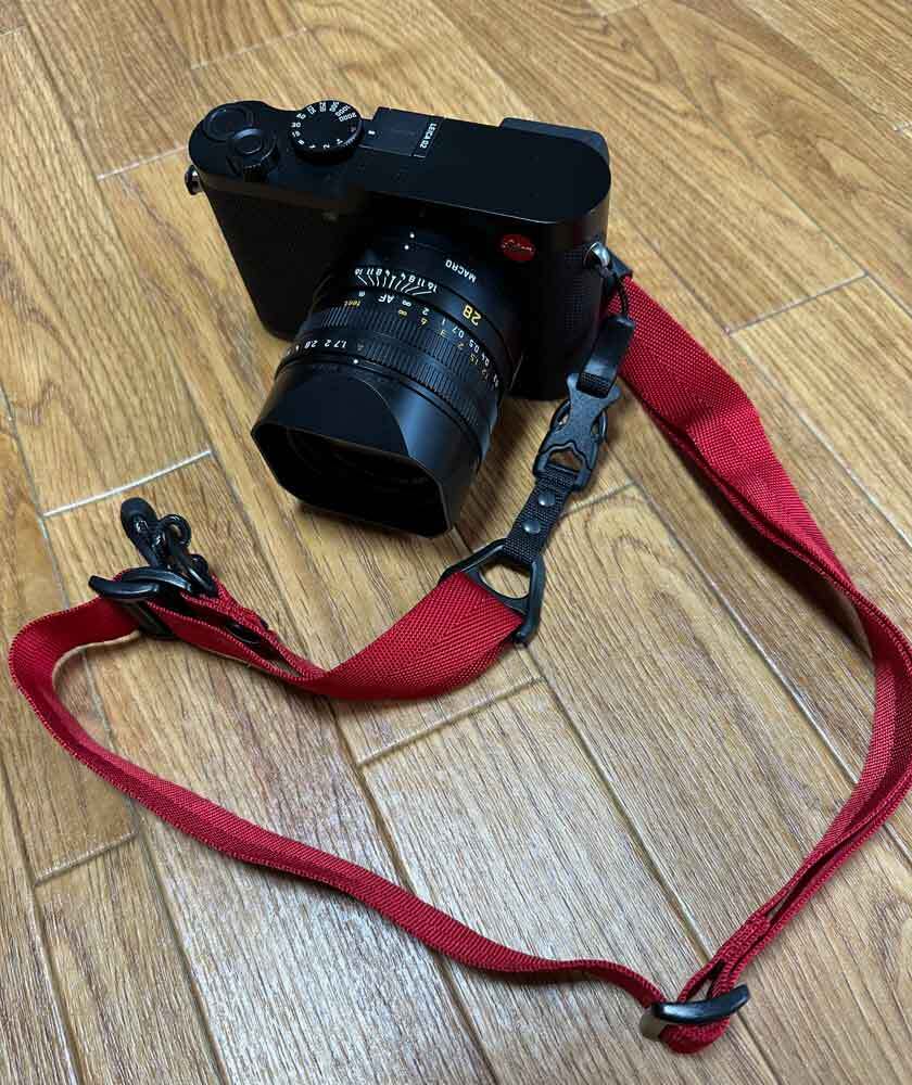Leica Q2に新しいストラップ追加 | カメラと猫が好き