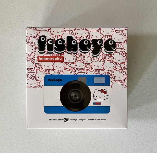 Camera] Lomography Fisheye Hello Kitty Edition – Fell Down a Sinkhole