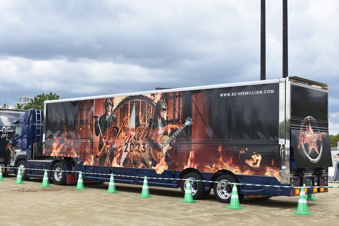 B'z ツアートラック ツアトラ SCENES brotherhood B'z ツアートラック