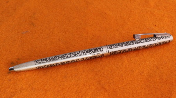 PE1217□SHEAFFER クリップノック式 ボールペン シルバー 葡萄柄 詳細