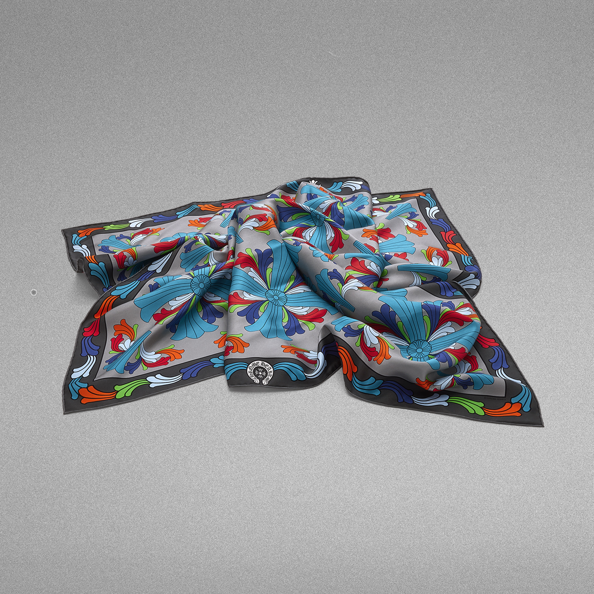 クロムハーツが新作の CEILING SCARF を発売中 – 時代を超えて愛される