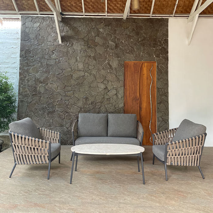 高級感のあるデザインで人気のソファ【チーク＆ラタン2.5人掛け