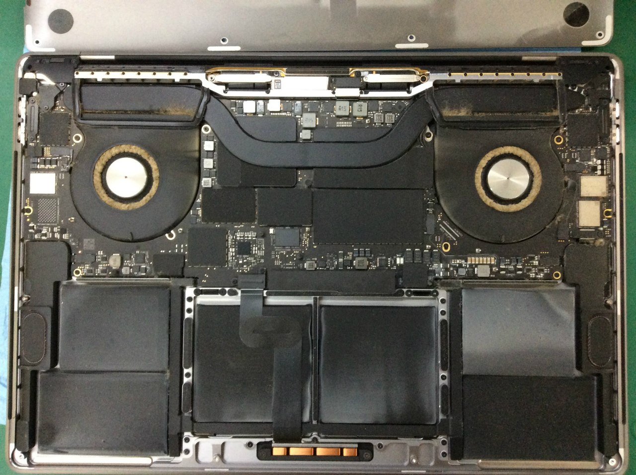 MacBook Pro 2019 16インチ 使用中熱くなる 電源切れる | Mac修理