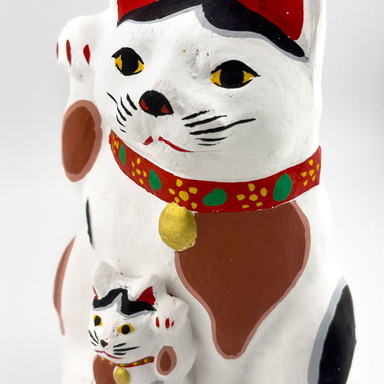 アンティーク三河土人形 手描きの美しい瞳やおヒゲ、色彩が美しい