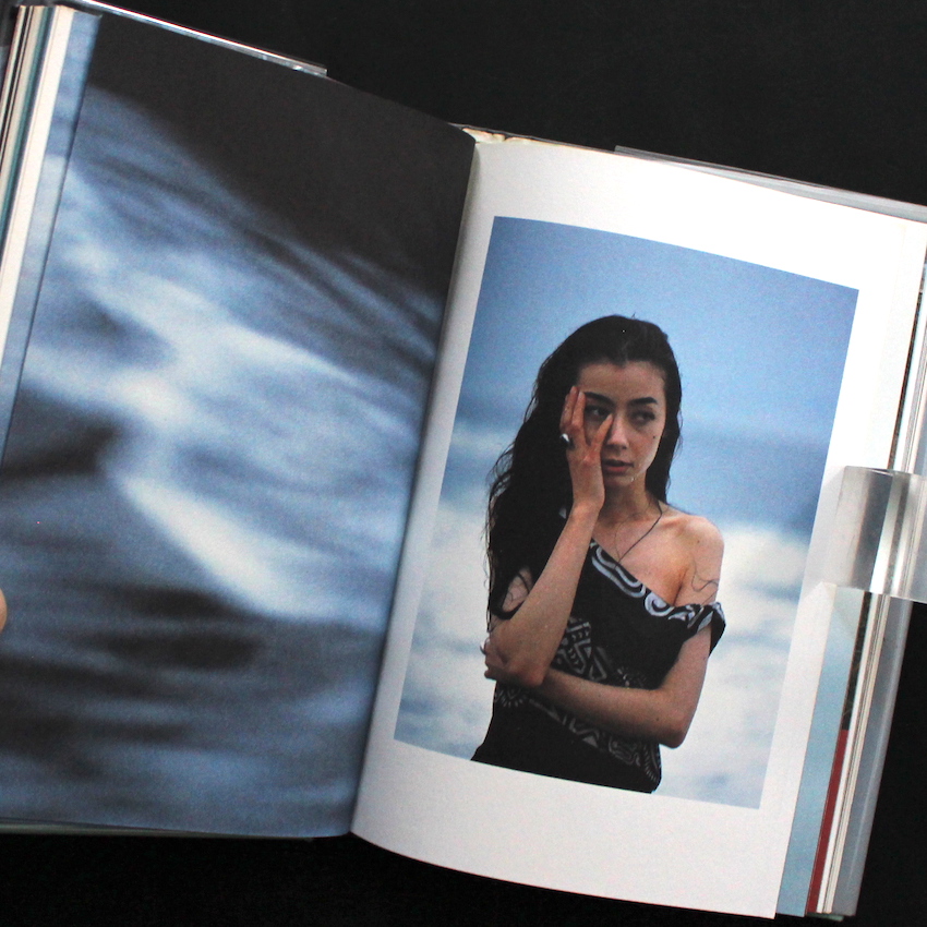 荒木経惟撮影モデル桐島かれん アートパネル