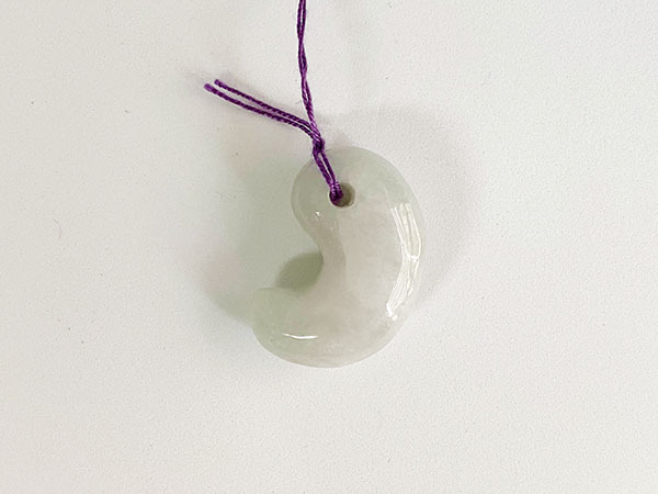 ✳40万円以上の勾玉‼️糸魚川翡翠*本物硬玉 お守りにアイス