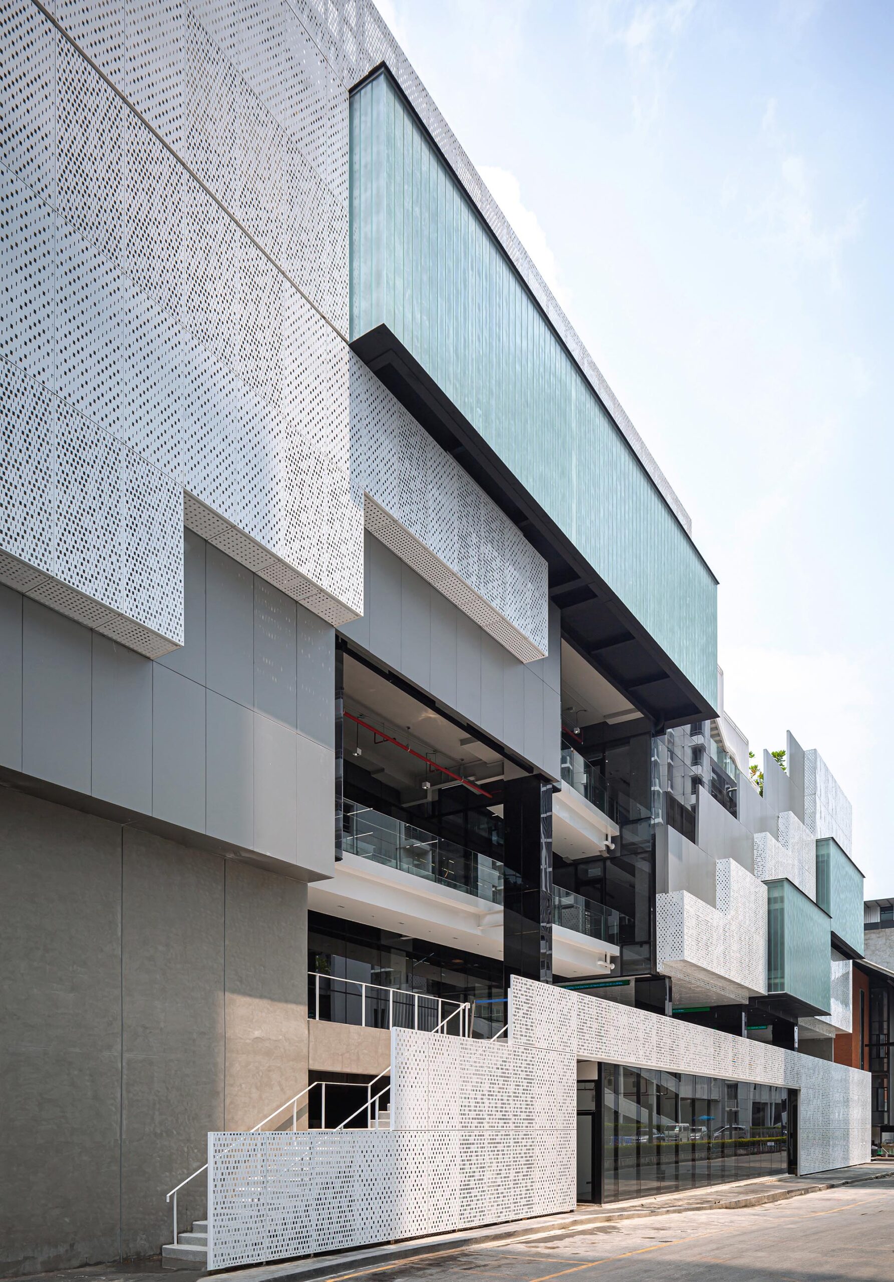 ゆうじ様製作依頼 外資系企業オフィスビル ANYZ | ONARIMON YUSEN BLDG.