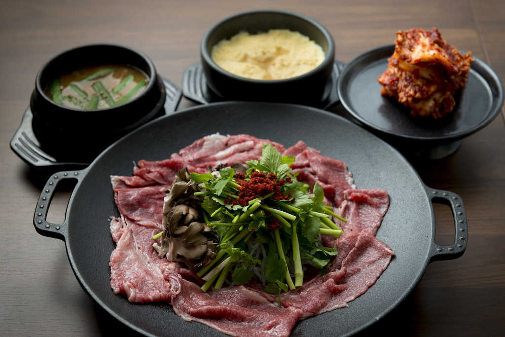 あの人気焼肉店の名物がランチでも食べられる。お腹が空いたら、赤坂に