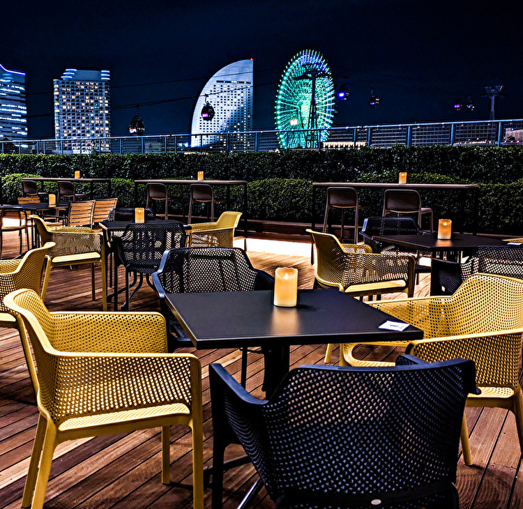 横浜みなとみらいの夜景が一望できる【HUB桜木町クロスゲート店