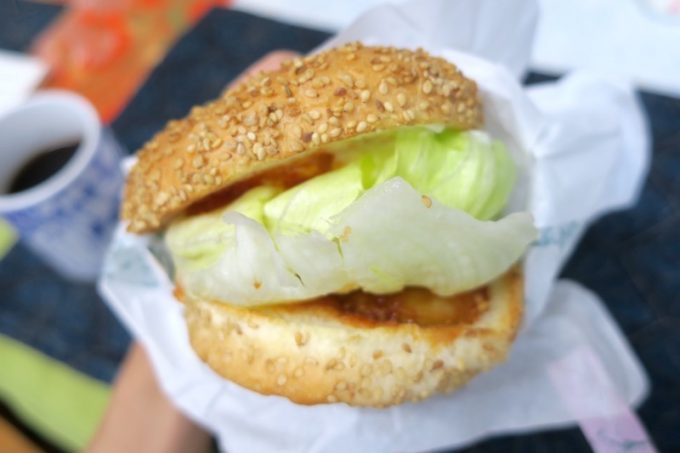 バッジラッキーピエロハンバーガー黄色