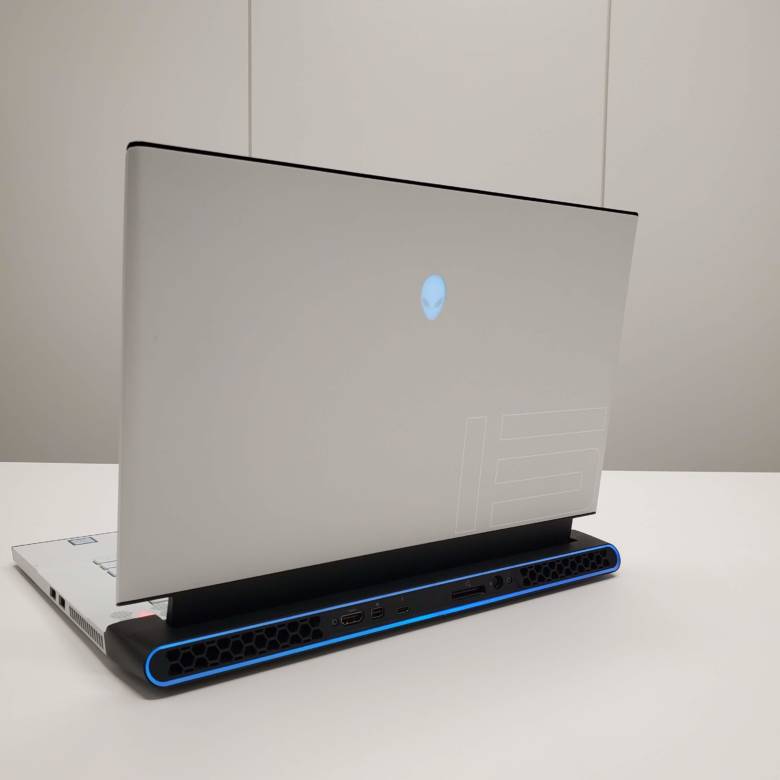Dell NEW ALIENWARE M15レビュー】4K画質に240Hzディスプレイまで