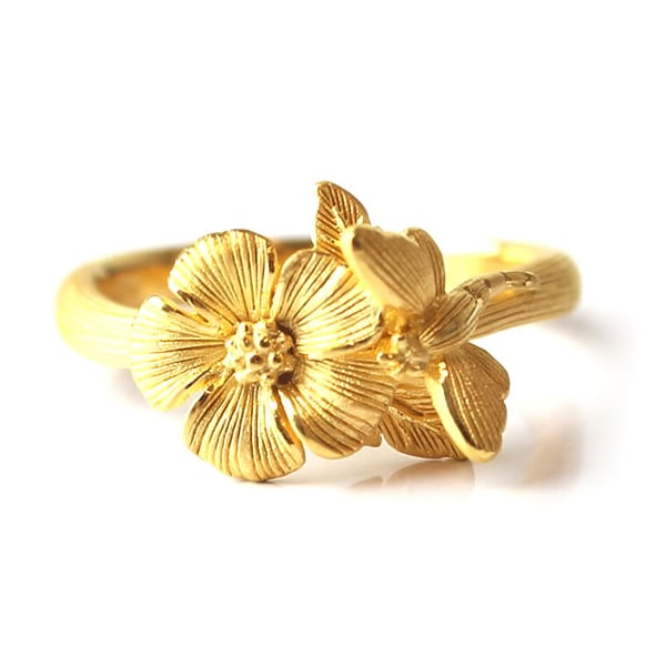 花咲く指元にふわり舞い降りるトンボ 純金リング｜レディース,リング