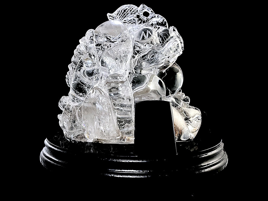 水晶 龍彫刻 (木製台座付き)