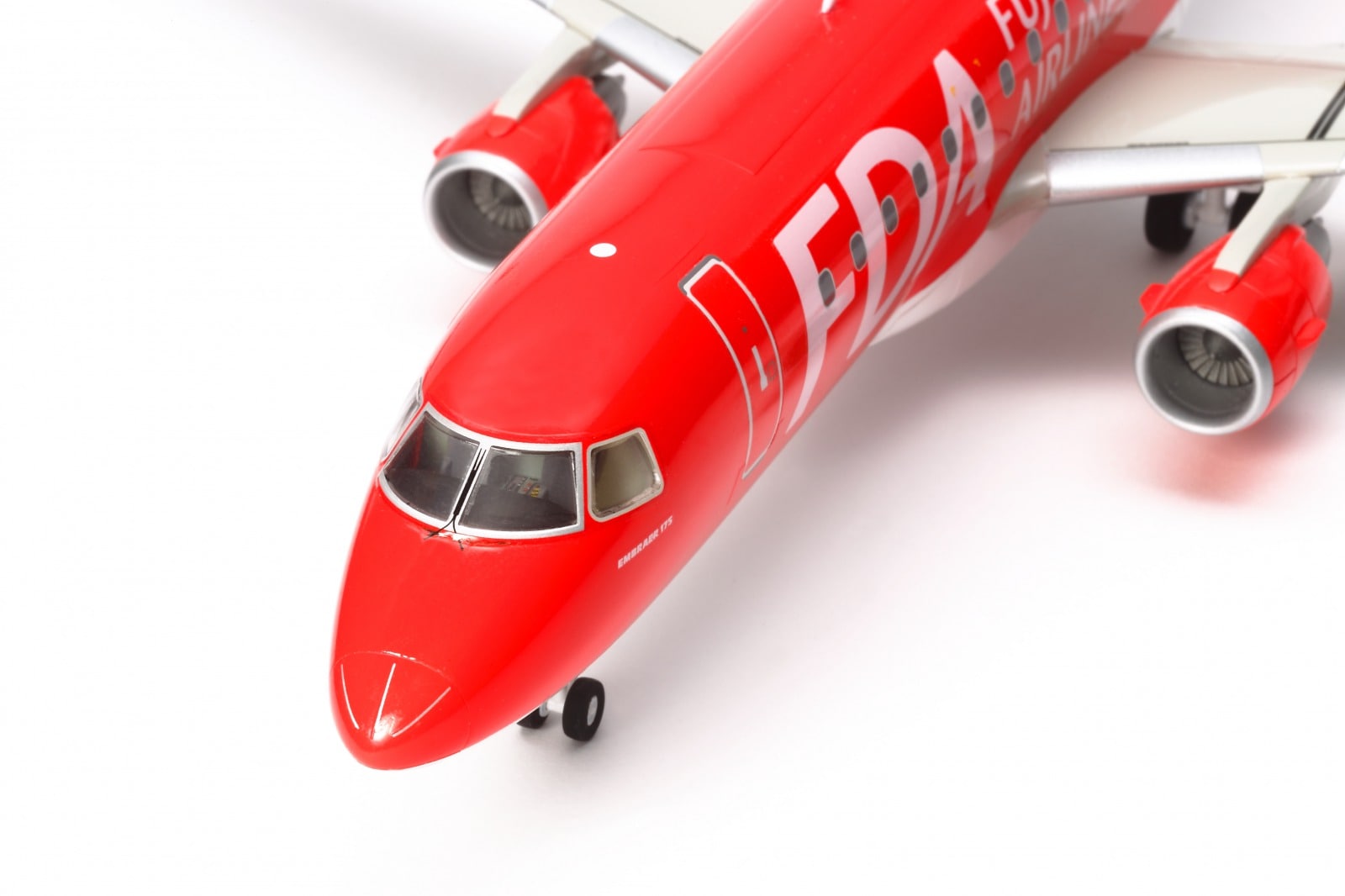 飛行機模型 NR 2101 赤/白最終値下げ 飛行機模型 NR 2101 赤/白最終