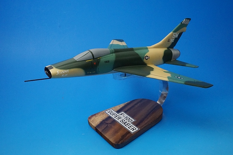 全長約37cm 全幅約30cm F－100 スーパーセイバー アメリカ空軍