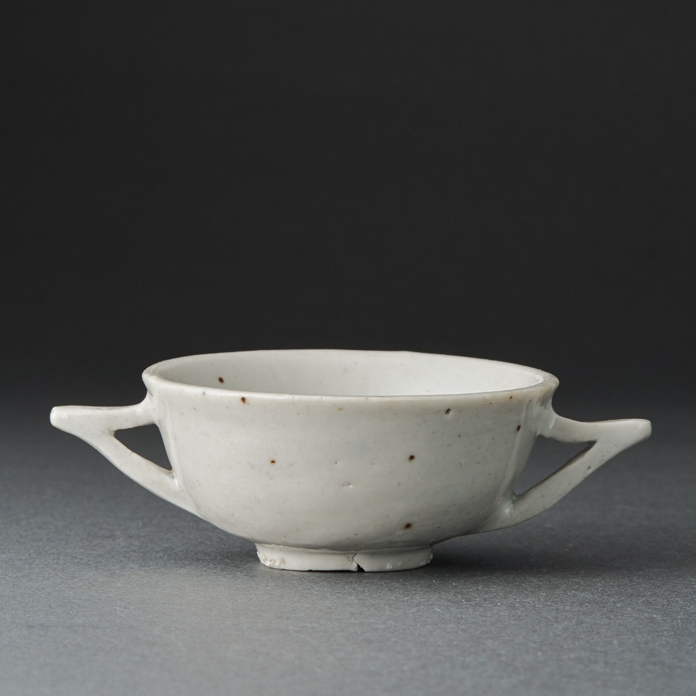 李朝耳盃 White Porcelain Sake Cup with Handles | すべての商品