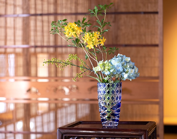 江戸切子 花瓶＜潮騒＞ KAGAMI | 花瓶 | 伝統工芸品・和風記念品 通販