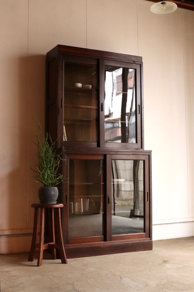 ガラス引戸棚 | 全ての商品 - 古家具古道具 そうすけ