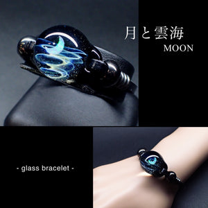 月と雲海」 ガラスブレスレット /‐Crescent Opal‐ – 宙フェス夜市