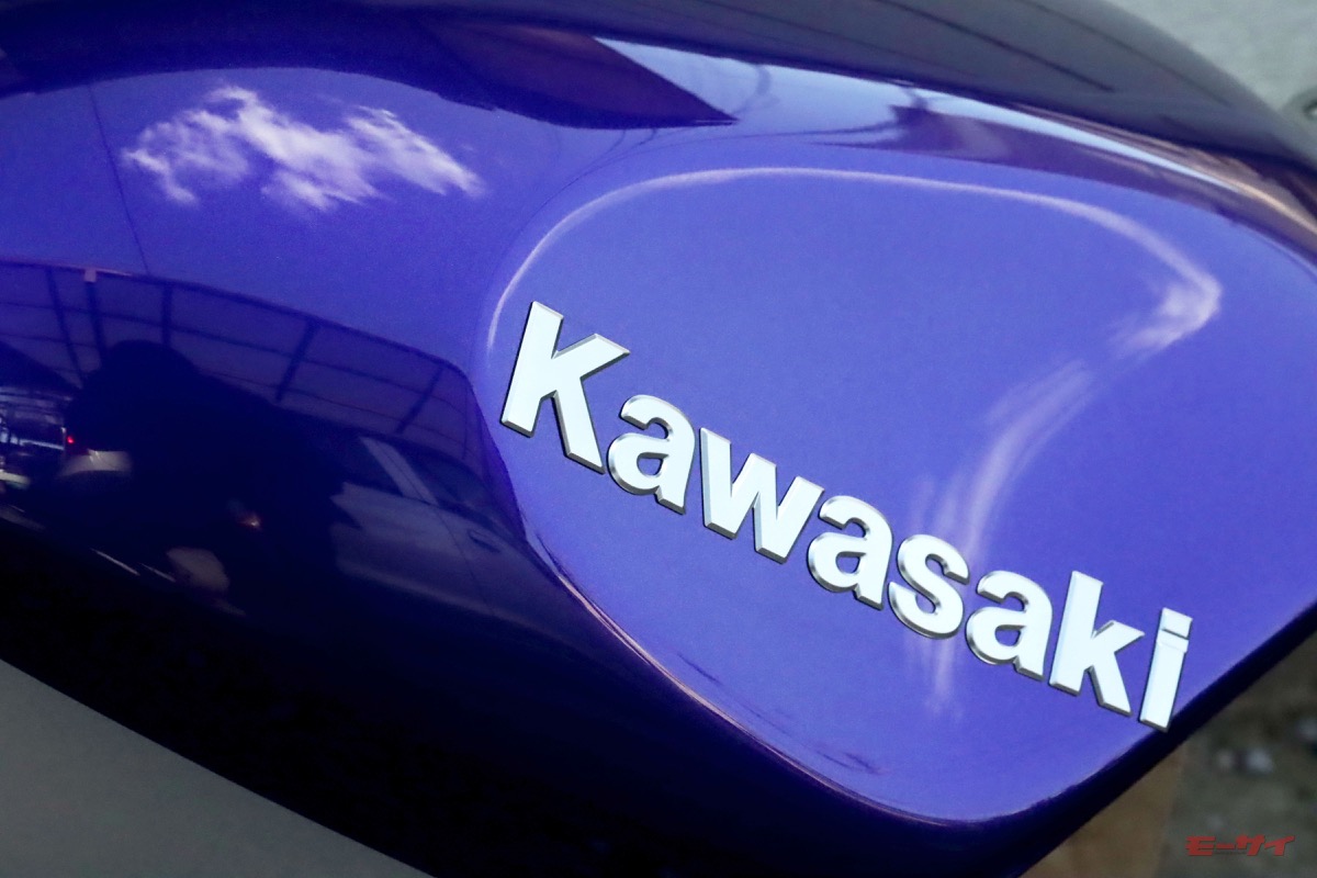 純正色タンクをプロに依頼、ツヤと美しさがハンパない！90年代隠れ名車