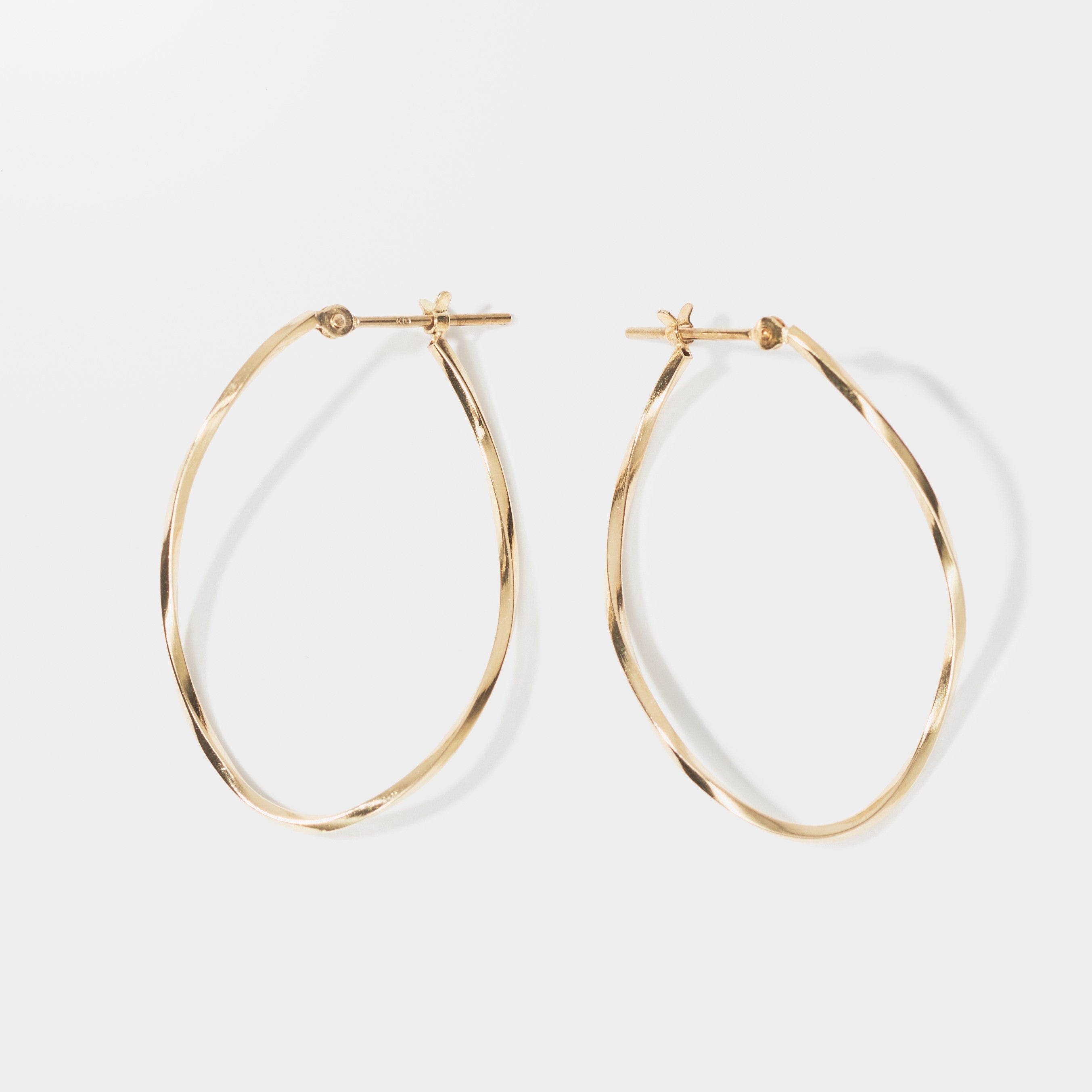 K10 ひねり フープピアス - me.（エムイードット）