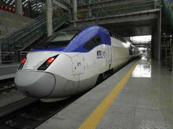 KTX-山川の座席はすべて進行方向向き - ソウル、韓国高速鉄道の写真