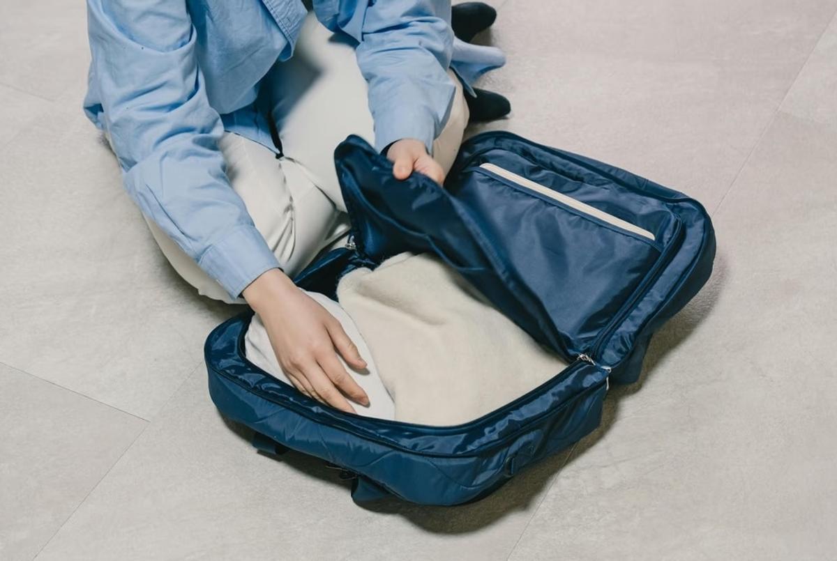 航空会社CAが監修した旅行バッグ。スーツケースみたいに両開き構造