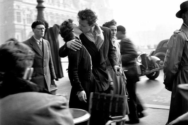 世界一有名なパリのキス写真”は演出だった！ 裁判沙汰に発展したてん末