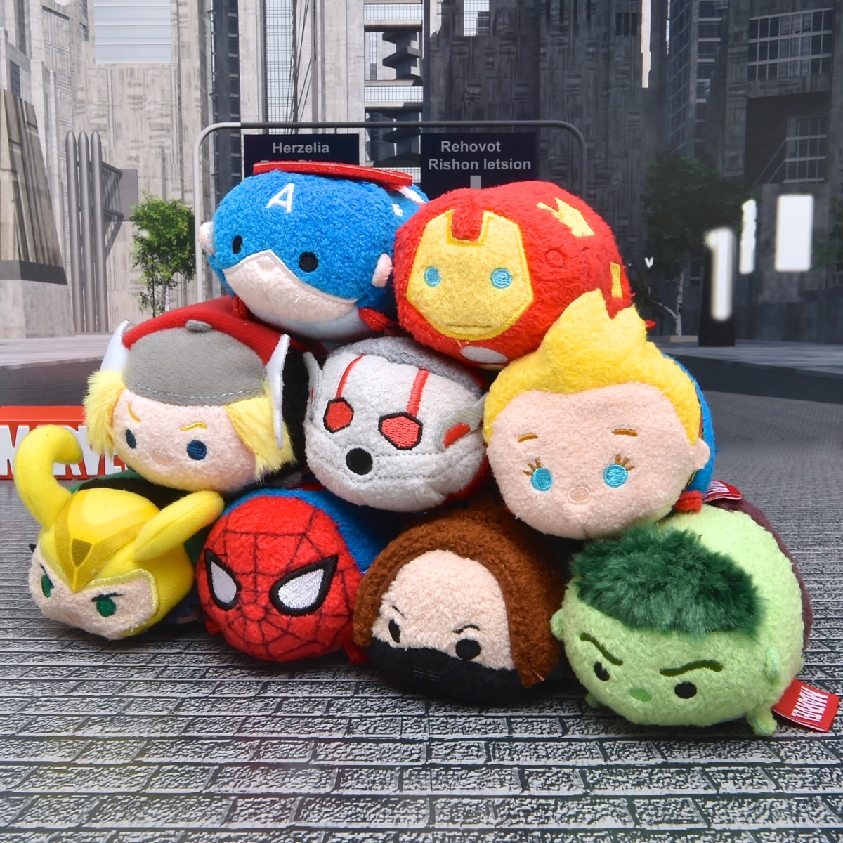 日本初登場キャプテン・マーベル、ロキも！ディズニーストア「マーベル